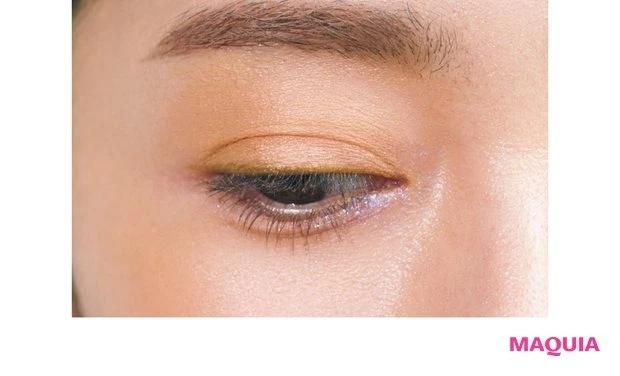 大人のプチプラメイク4選_多色ラメがポイントのプリズムアイメイク_2