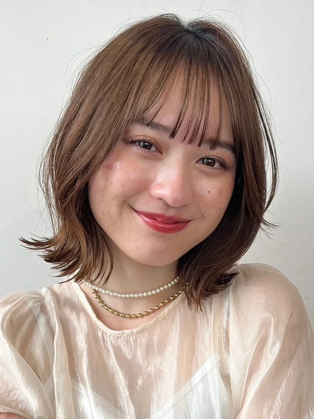 髪型　レイヤーボブ　ボブヘア　シースルーバング　正面