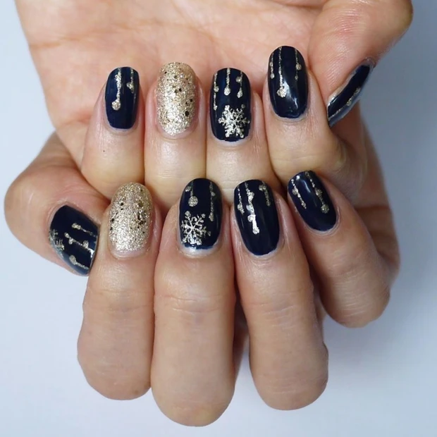 パーティにもオススメ！ 聖夜を彩る大人のクリスマスネイル【ギ☆のセルフネ…