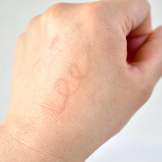 CEZANNE(セザンヌ) 描くふたえライナー 20 影用グレージュ スウォッチ