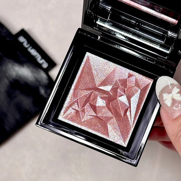 シュウウエムラ クラッシュド ジェム アメジストレイン