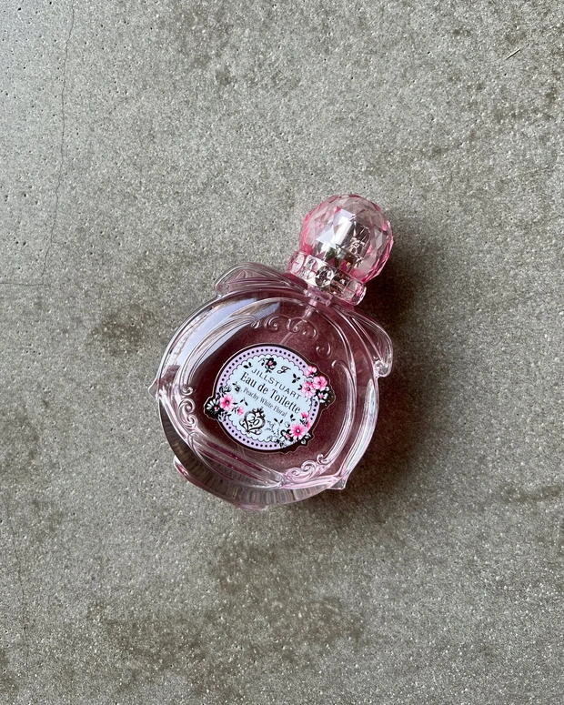 ジルスチュアート ピーチー ホワイトフローラル オードトワレ