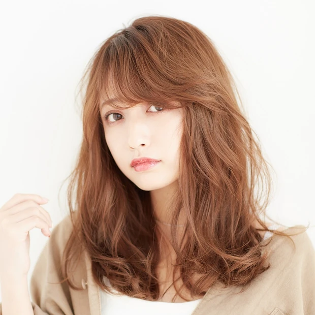 硬い髪がふんわり仕上がる！ 抜け感ウェーブ×ショコラベージュの甘髪マジッ…