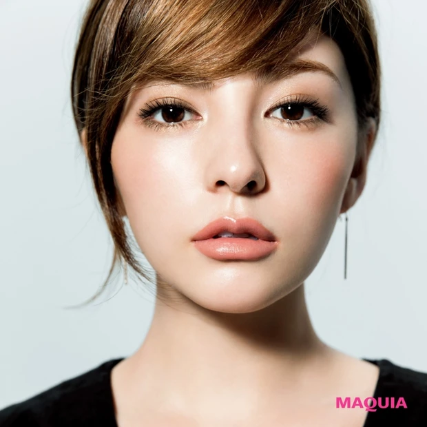 イヴ・サンローラン・ボーテの5色パレットで、ほどよいヌケ感のグラデアイに…