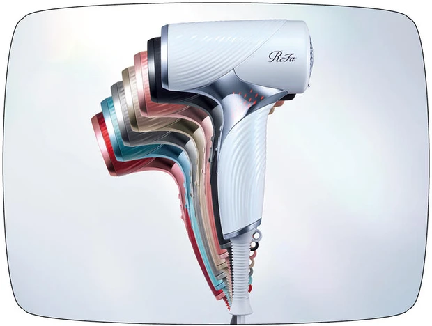 マキア人気記事ランキング4位 【リファのコンパクトドライヤーの実力はいかに？】 気になる風量や使用感をベテラン美容愛好家がレポート