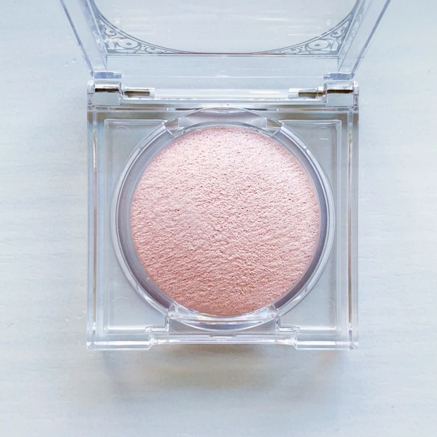 キャンメイク ムーングロウハイライター 02 ムーングロウピンク。血色感を与えるライトピンク。