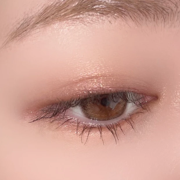 THREE スターゲージングアイシャドウクアッド 01 DESERT FLOWER