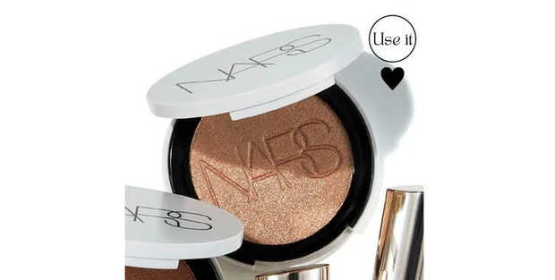 シワを取るおすすめハイライト NARS ライトリフレクティング ルミナイジングパウダー 04424