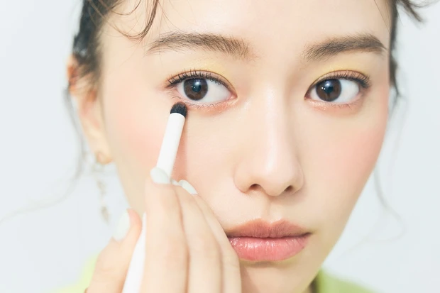 山本舞香さんがイエローアイ×ピンクチークのカラフルメイクに挑戦!_6