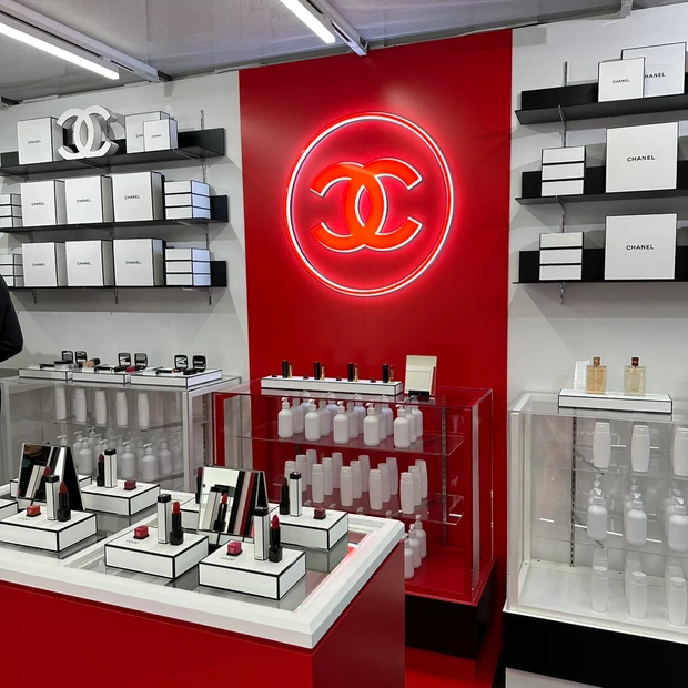 「ルージュ アリュール ヴェルヴェット ニュイ ブランシュ/眠らない夜」ナイトストア②