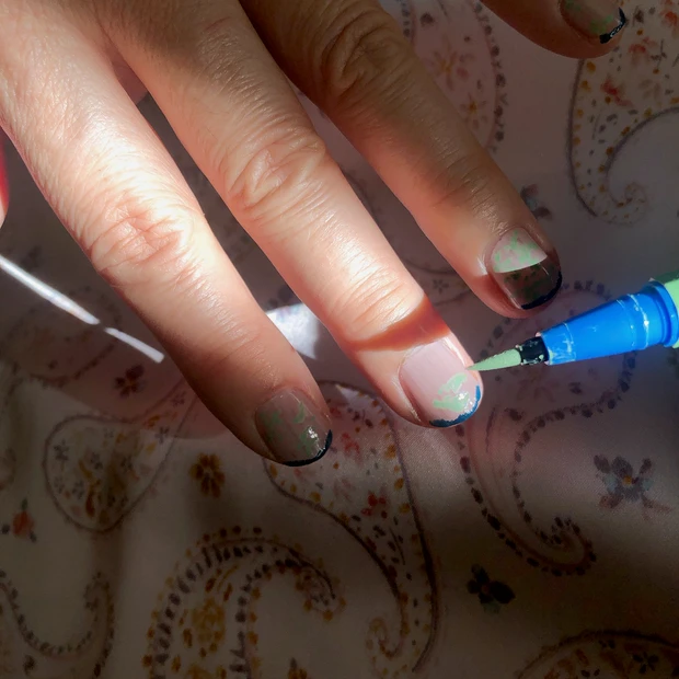 いつものネイルにちょい足し10分!超簡単絵画のようなモザイクフラワーアートネイルの作り方【冬のお出かけネイル】_3