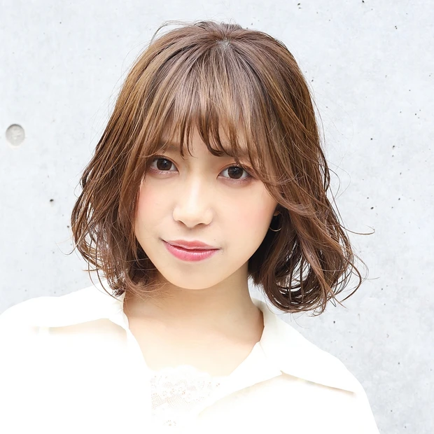 グラデーションハイライトを効かせた強めカールボブで、夏を先取り！