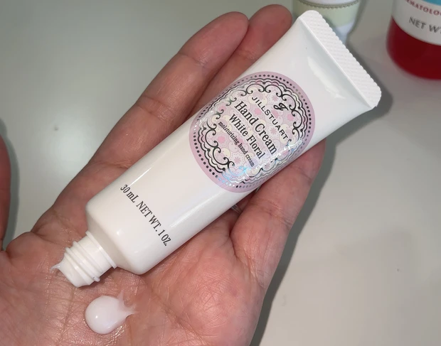 プレゼントにおすすめのハンドクリーム ジルスチュアート ホワイトフローラルハンドクリーム