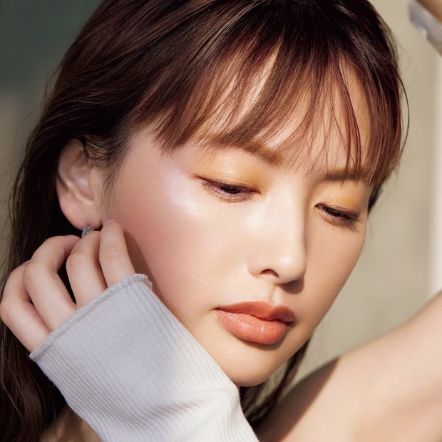 濡れツヤハイライトは「点」置きを意識！ KUBOKIさんが教える裏技テク…