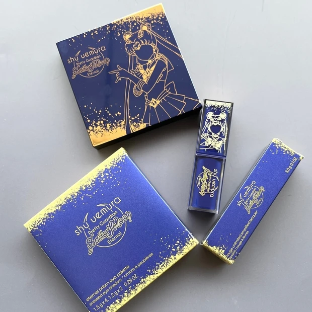 シュウ ウエムラ ホリデーコレクションのパッケージ