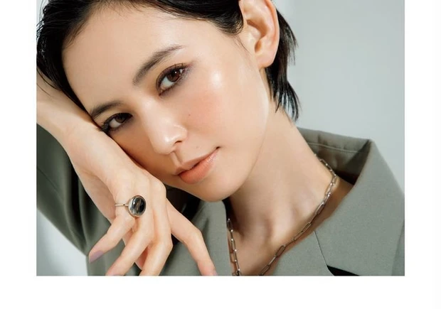 SUQQU メルティングパウダーブラッシュ 04 澄色 -SUMIIRO プロ 使い方 メイクテク