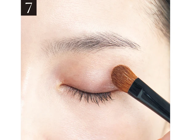 桜庭ななみさんのセルフメイクプロセス7