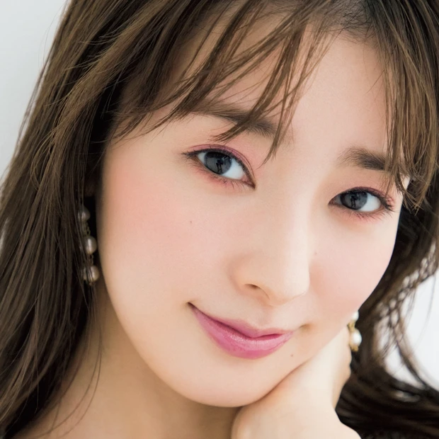 春のアイパレットは“締め色なし”が買い！ 今っぽ顔になれる注目パレットで…