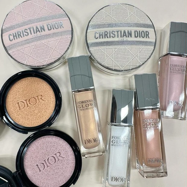 【2位】ディオールスキン フォーエヴァーの新作ハイライターをスウォッチ! メイクの上からお直しできるUVクッションも登場