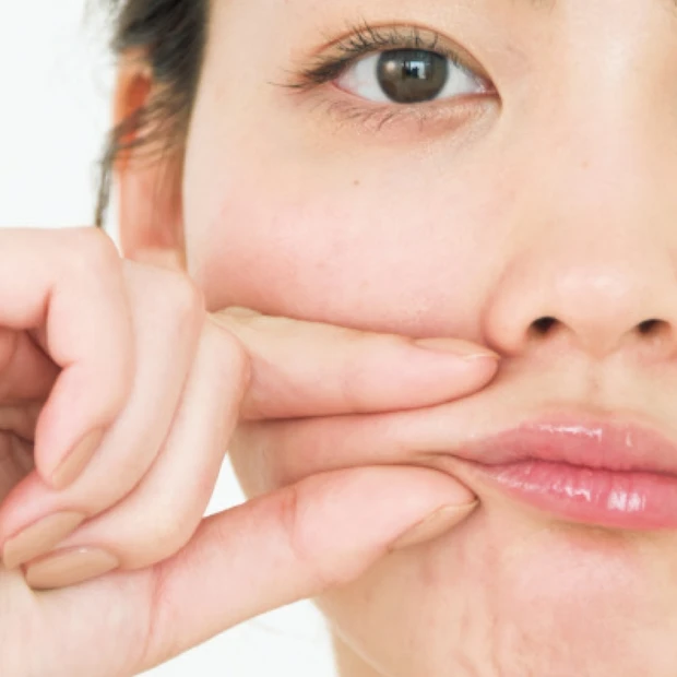 ほうれい線、首のシワetc. ……気になるエイジング線には「指プレス」が…