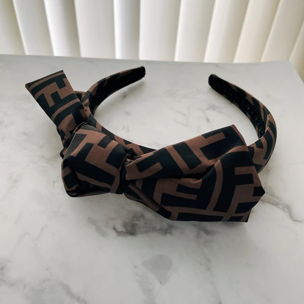 【寝ぐせもうねりもちょこっと白髪も解決🚨】大人女性にオススメ！「太めカチューシャ」で華やかに✨_2_1