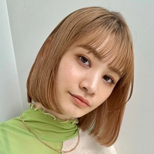 ショート　ボブ　30代　40代 ヘアスタイル　ハイトーン　前髪あり