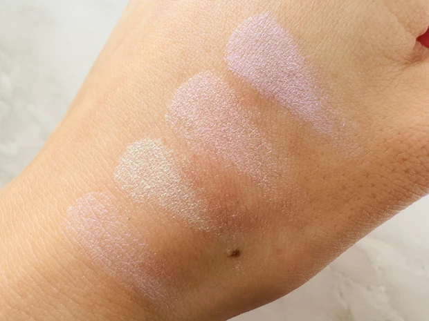 セザンヌのパールグロウハイライト SP2 ロマンスブルームのスウォッチ