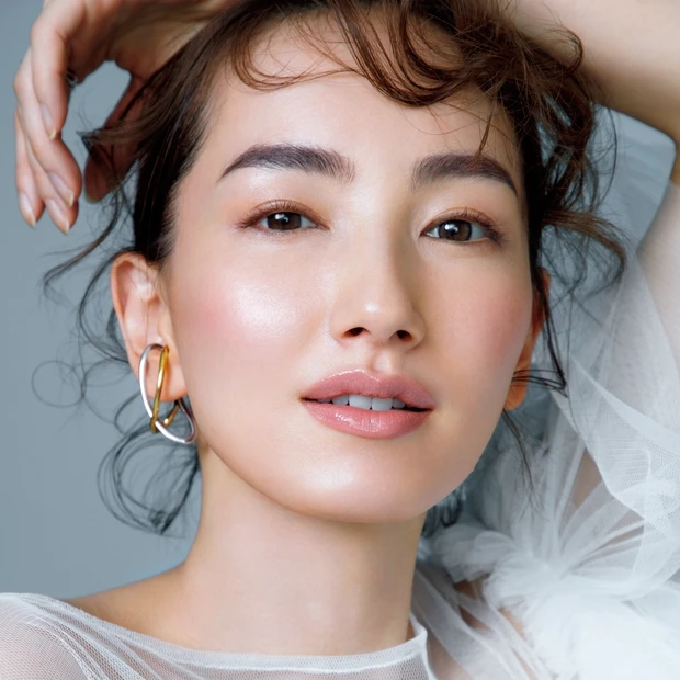 黒田啓蔵さんの大人を美しくするメイクとは？若々しさの真髄は「眉とベース」…