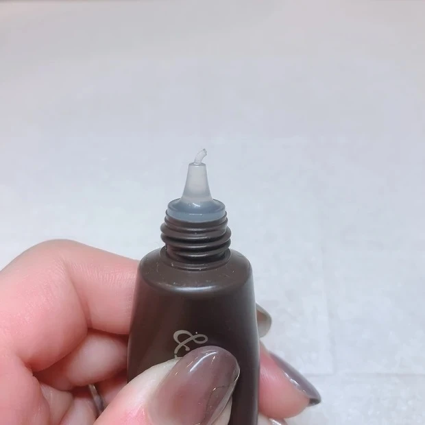 マニキュアを長持ちさせるネイルケア_&nail ヒーリングジェルオイルのテクスチャー