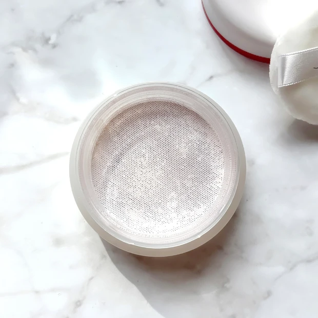SHISEIDO エッセンス スキンセッティング パウダー 01 Hydrating GLOW 中身