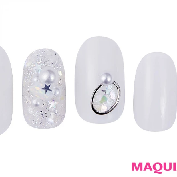 星を効かせた「ホワイト＆シルバー」ネイルで、カジュアルに楽しんで