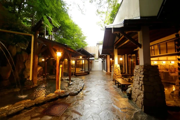 ひとリート 【神奈川】贅沢ランチ付きで楽しむ「箱根花紋」