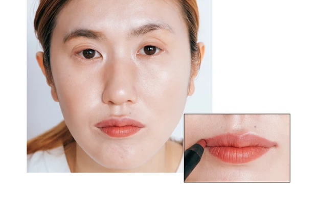 眉と、横長・上厚リップで中顔面の距離をグッと縮める