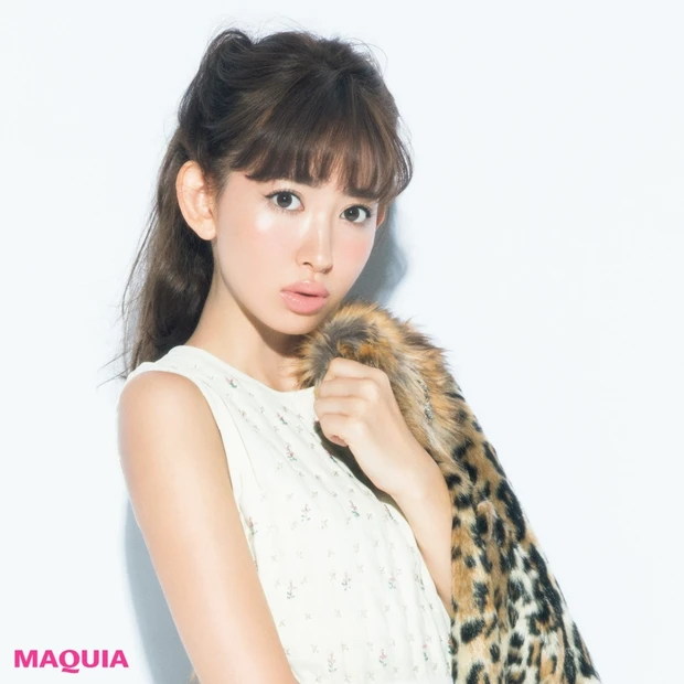 こじはる流パーティルック♡ ズキュンときた白ワンピで登場