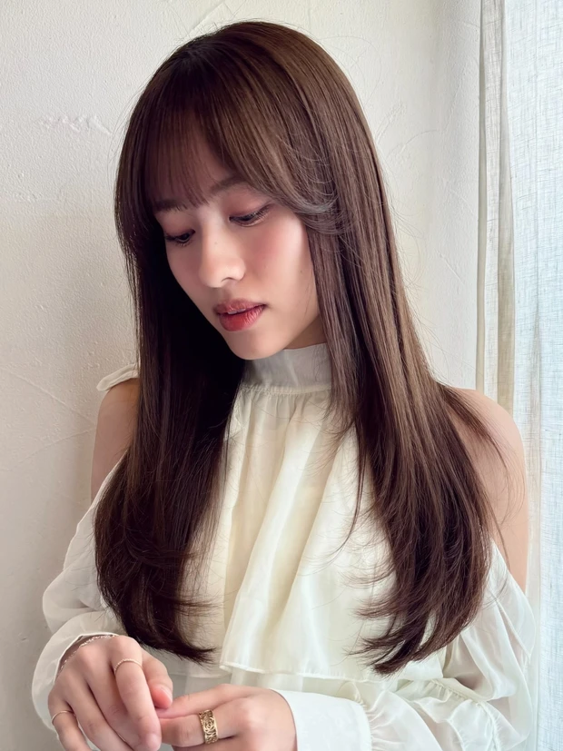 ヘアカタログ　ロング　ロングヘア　前髪あり　サイド