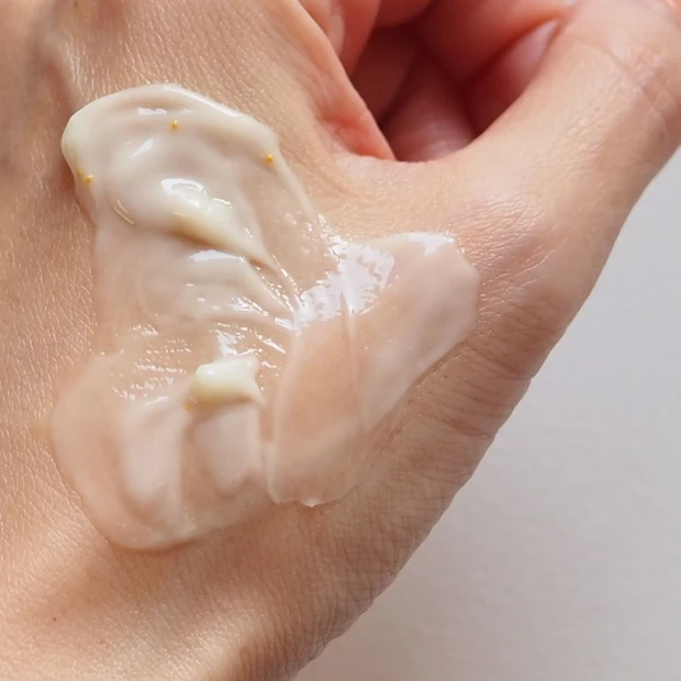 「フロムロストゥービューティー メルティボディババロア」のテクスチャー