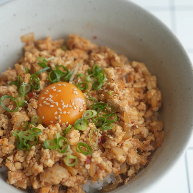 【15分で作れるワンパン美容レシピ】韓国風そぼろ丼＜管理栄養士の解説つき＞