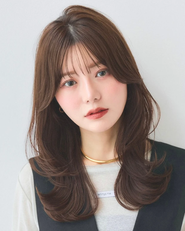 髪型　セミロング　韓国風　レイヤーヘア　40代ヘア　前髪あり　正面