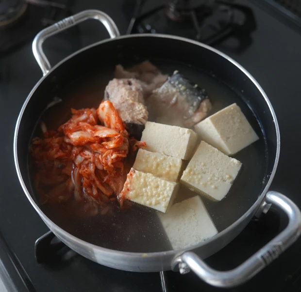 ももせ レシピ 韓国料理 サバ缶のチゲ風炒め 作り方 1