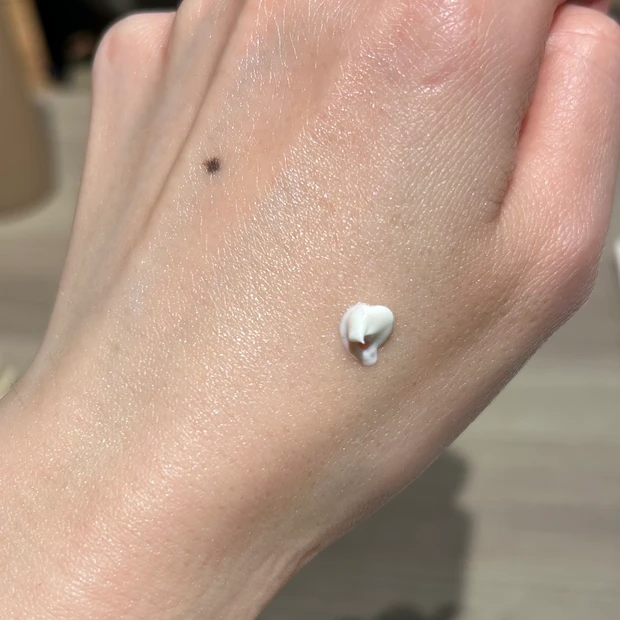 ブライテスト マルチプロテクションデイクリームa テクスチャー