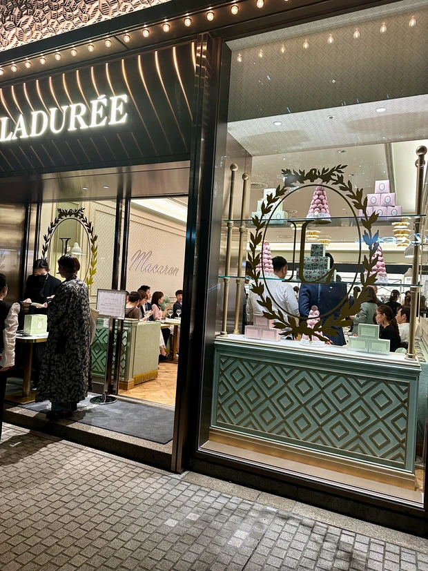 銀座エリアにラデュレ♡本日OPEN!　愛と幸福を形にしたような期間限定ケーキと店舗限定マカロン二種はこちら_1_1