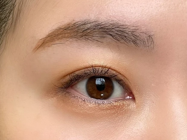 垢抜け眉毛の書き方　眉尻はしっかり形がわかるように書く