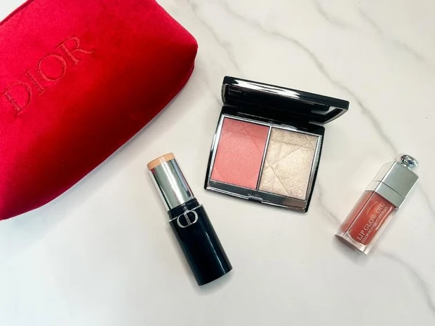 【5位】《Dior》「スティックファンデ」と「ハイライト&チーク」の新作と人気の「リップオイル」レビュー