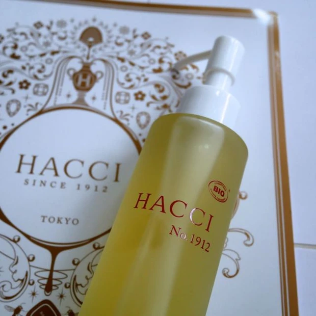 底も見てね!HACCI ボディオイル細部のこだわりに注目。100%天然由来成分で極上ケア。