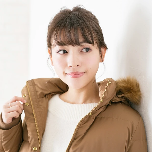 GUの高コスパアウターも必見！ フード付きアウターやストールの首元ボリュ…