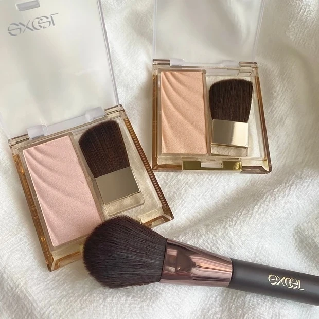 上品なツヤと立体感が叶うエクセルの優秀ハイライト2色をレビュー