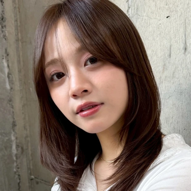【韓国風ミディアム】顔まわりレイヤーで顔型悩みをカバーする、大人の小顔見…