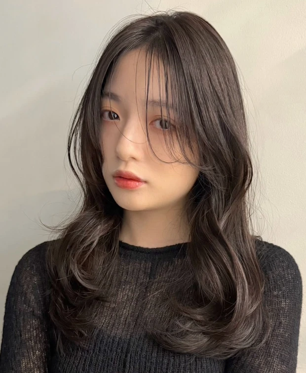 髪型 ロング ロングヘア シースルーバング 黒髪 正面