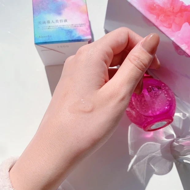 2020年12月、カネボウ「DEW」から導入美容液が登場。カプセル状の保湿成分が弾ける!_3