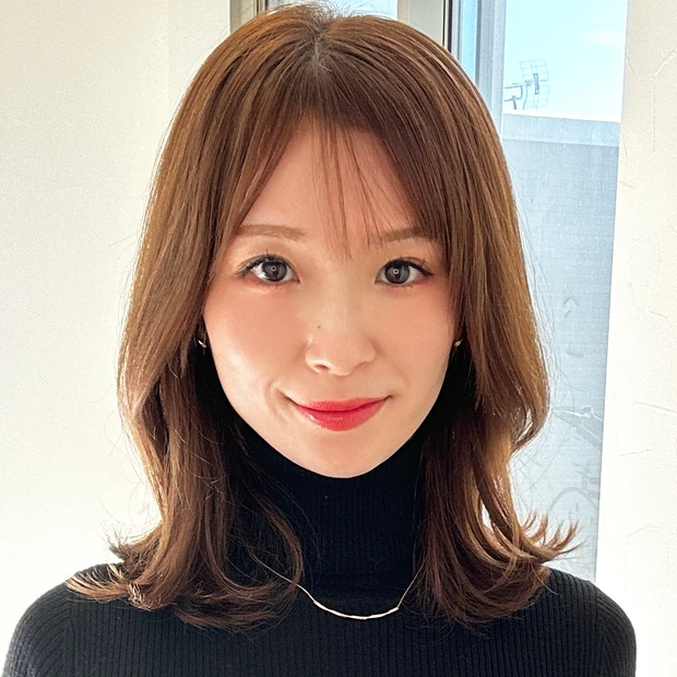 黒ニット×血色感メイク インフルエンサー 大石未奈子